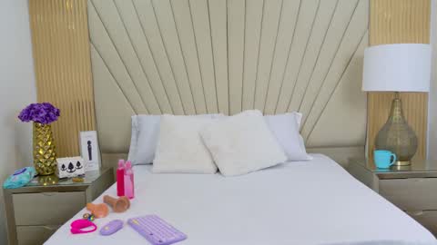 Alanah Bustamante online show from 09.22.25