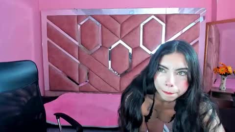 Snapshot of alanahott_ chatting on 09.23.25 Alana hot online show from 09.23.25