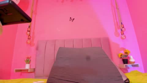 Alanaa Rosee  online show from 10.25.25