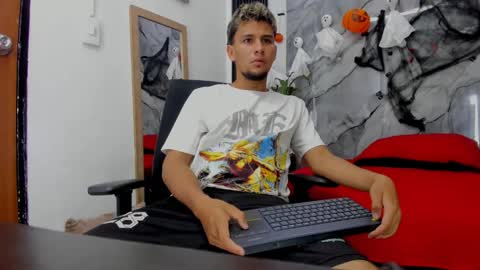 Alan Smith  online show from 10.23.25