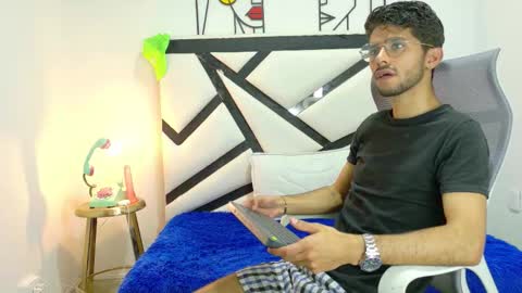 Snapshot of alanvilla_lobo chatting on 10.25.25 alanvilla_lobo online show from 10.25.25