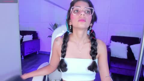 Alassia Hocthner online show from 10.04.25