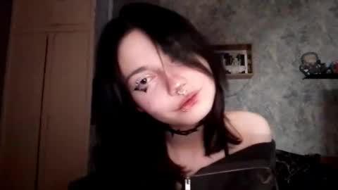 Snapshot of alberthamazierski chatting on 10.17.25 Im Katrina online show from 10.17.25