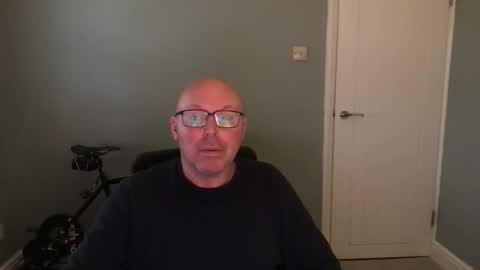 Snapshot of alc300170 chatting on 10.29.25 alc300170 online show from 10.29.25