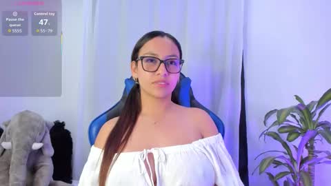 Snapshot of aleaa_ chatting on 10.17.25 aleaa  online show from 10.17.25