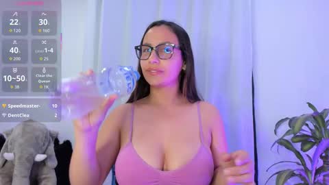 Snapshot of aleaa_ chatting on 10.19.25 aleaa  online show from 10.19.25