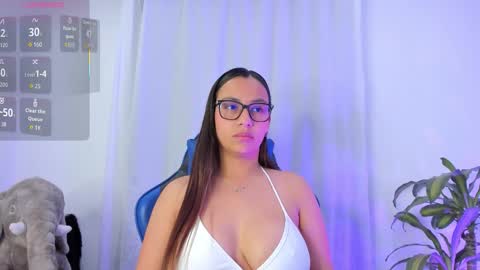 Snapshot of aleaa_ chatting on 10.19.25 aleaa  online show from 10.19.25