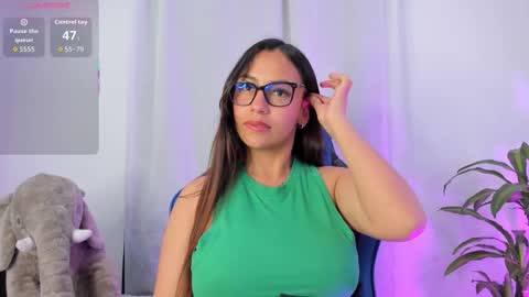 Snapshot of aleaa_ chatting on 10.24.25 aleaa  online show from 10.24.25