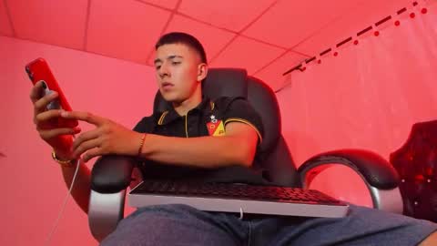 Aleck Boy online show from 11.12.25