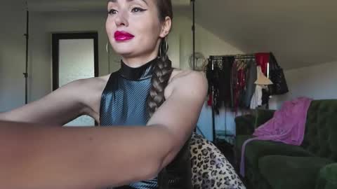 Alecssalove online show from 10.20.25