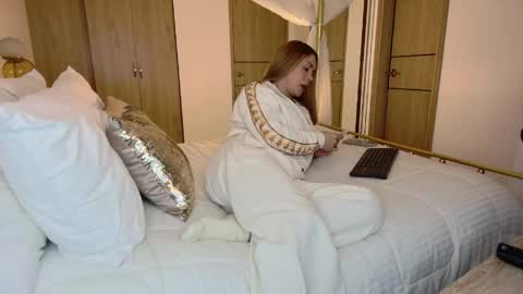 ALEJADOLLTS online show from 04.17.26