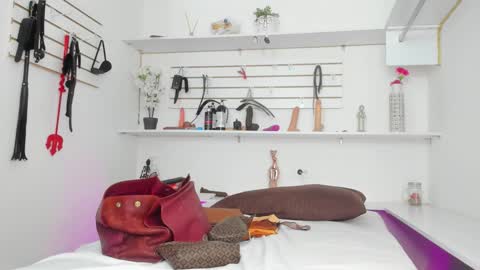 Alejandra online show from 09.27.25