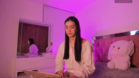 alejandraaa_ online show from 09.28.25