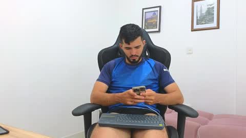 Snapshot of alejandroo_7 chatting on 01.31.25 alejandroo_7 online show from 01.31.25