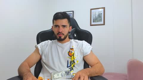 Snapshot of alejandroo_7 chatting on 02.02.25 alejandroo_7 online show from 02.02.25
