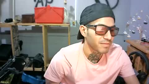 Snapshot of alejandropppzz chatting on 01.16.25 alejandropppzz online show from 01.16.25