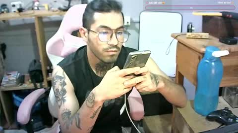 Snapshot of alejandropppzz chatting on 01.27.25 alejandropppzz online show from 01.27.25