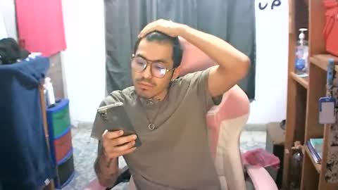 Snapshot of alejandropppzz chatting on 02.16.25 alejandropppzz online show from 02.16.25