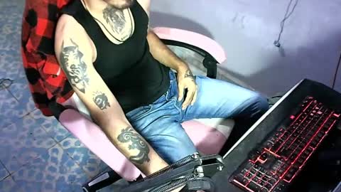 Snapshot of alejandropppzz chatting on 09.13.25 alejandropppzz online show from 09.13.25