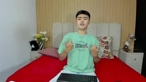 Snapshot of alejocortesz chatting on 10.11.25 AlejoCortesz online show from 10.11.25