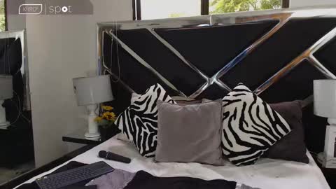 Alek online show from 10.22.25