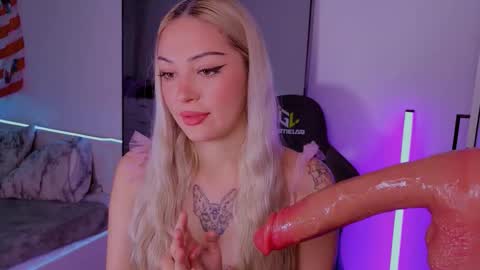 Snapshot of aleksa_candy chatting on 09.14.25 aleksa_candy online show from 09.14.25