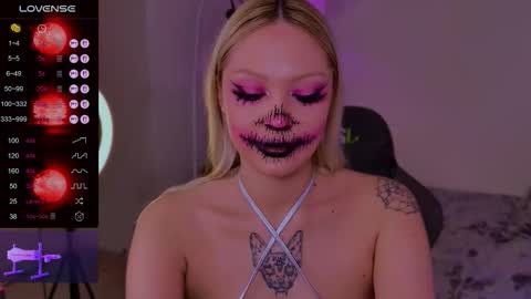 Snapshot of aleksacandy chatting on 10.31.25 aleksacandy online show from 10.31.25