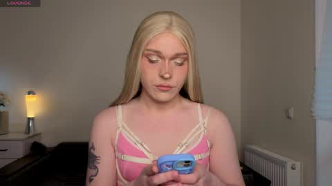 ALENA  INDEPENDENT MODEL online show from 04.14.26