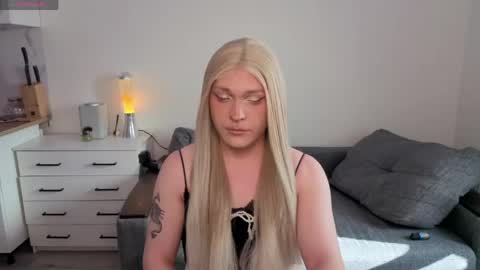 ALENA  INDEPENDENT MODEL online show from 04.22.26