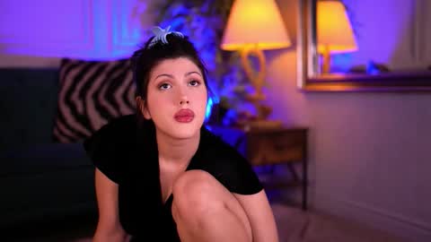 Snapshot of alenacapricious chatting on 10.19.25 alenacapricious online show from 10.19.25