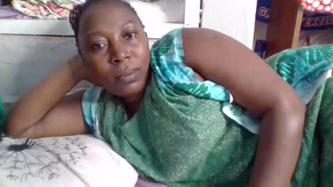 Snapshot of alesha_ chatting on 11.04.25 Noreen Kennth and Emilly online show from 11.04.25