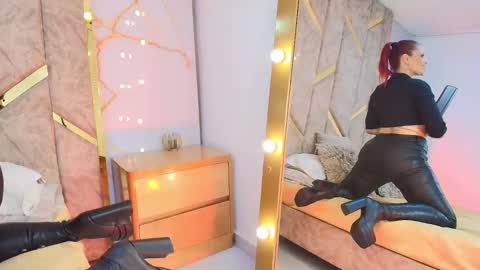 Snapshot of aleskaduth chatting on 10.15.25 ALESKADUTH online show from 10.15.25