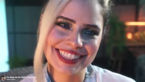 Alessa Goreng online show from 10.19.25