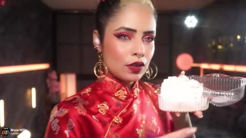 Alessa Goreng online show from 11.30.25