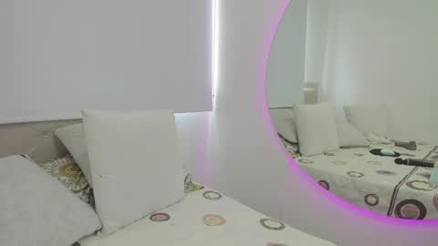 Snapshot of alessa_m71 chatting on 01.21.25 Alessa Moreno online show from 01.21.25