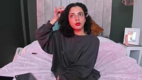 alessiia__ online show from 10.28.25
