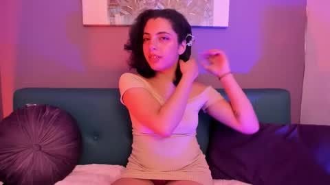 alessiia__ online show from 11.04.25