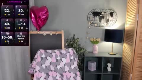 Snapshot of alettablacck chatting on 10.17.25 alettablacck online show from 10.17.25