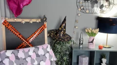 Snapshot of alettablacck chatting on 10.22.25 alettablacck online show from 10.22.25