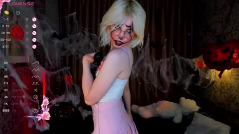 Snapshot of alettaeve chatting on 10.18.25 Lola online show from 10.18.25