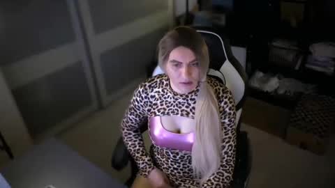 Snapshot of alevsandra87 chatting on 04.30.26 Leyla Leg online show from 04.30.26