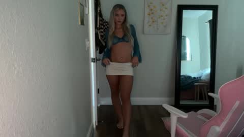 Snapshot of alex499990 chatting on 10.29.25 alex online show from 10.29.25