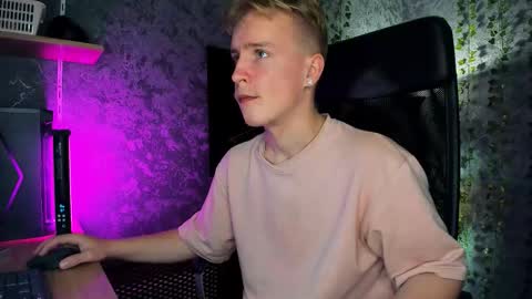 Snapshot of alex__sweet chatting on 09.21.25 your Alex online show from 09.21.25