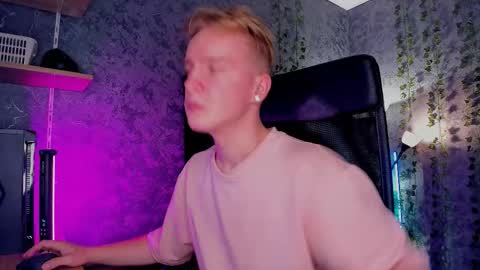 Snapshot of alex__sweet chatting on 09.22.25 your Alex online show from 09.22.25