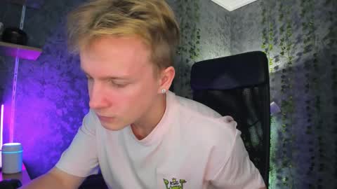 Snapshot of alex__sweet chatting on 10.19.25 your Alex online show from 10.19.25