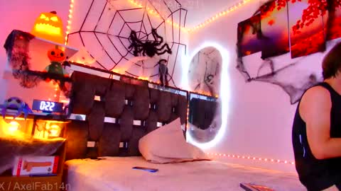 sneider online show from 10.18.25