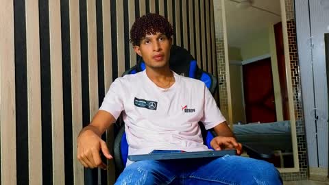 Snapshot of alex_bloom_ chatting on 05.27.26 Alexander online show from 05.27.26