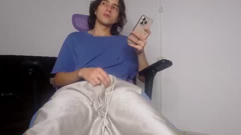 Snapshot of alex_connorr chatting on 07.15.26 alex_connorr online show from 07.15.26
