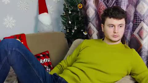 Snapshot of alex_onelove chatting on 12.20.24 Alex online show from 12.20.24