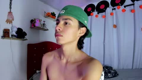 Snapshot of alex_sweet_69 chatting on 10.29.25 Alex online show from 10.29.25